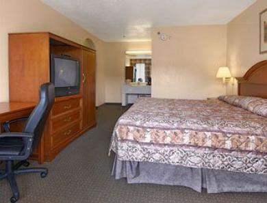 Baymont By Wyndham East Hotel 2*
